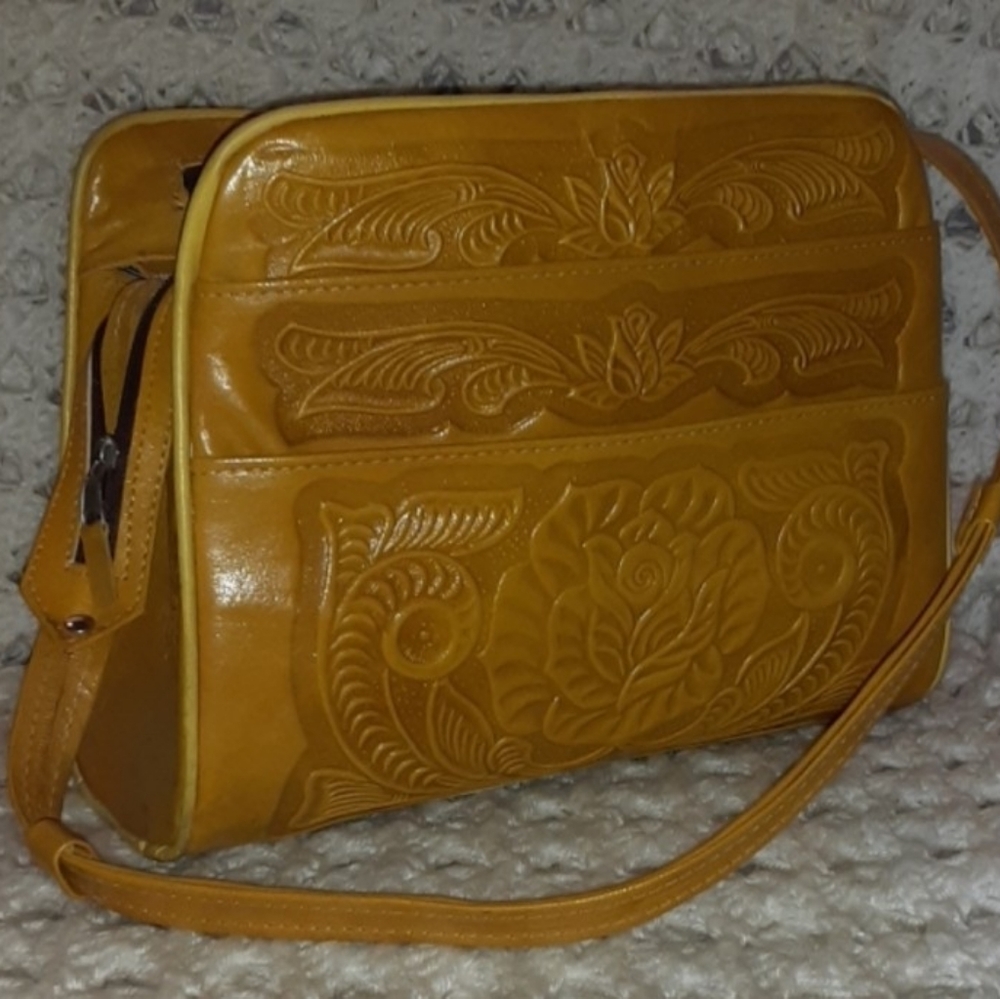 Beautiful leather purse handmade in Mexico